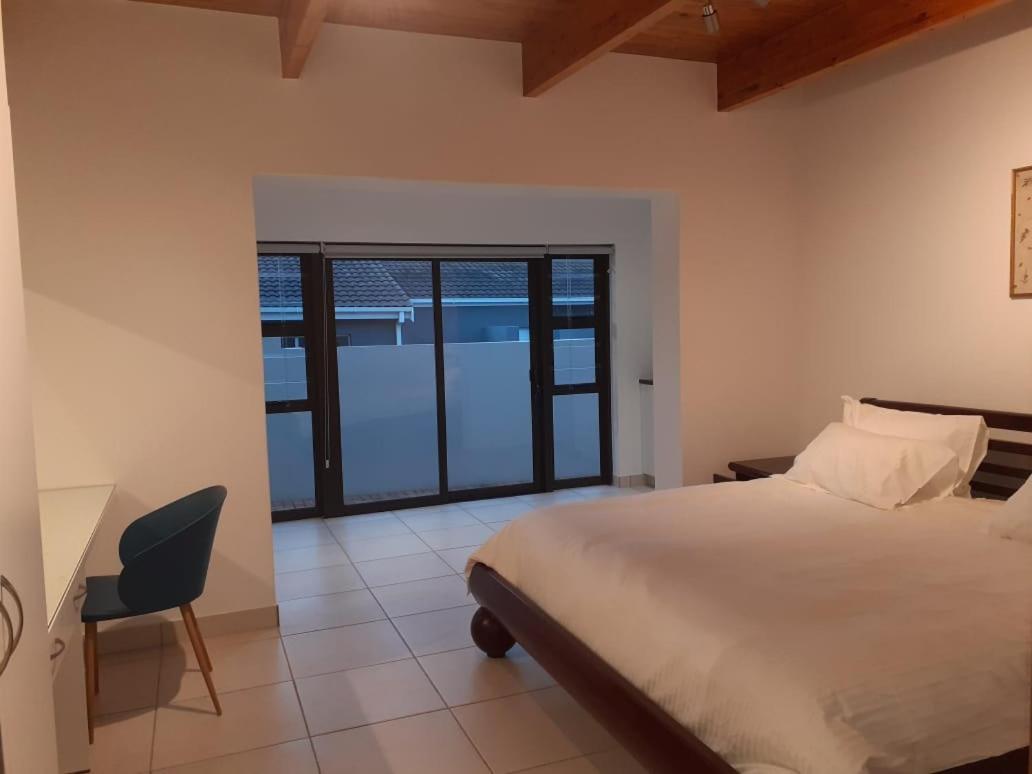 Gigi At The Palm Tree Hotel Plettenberg Bay Exterior photo
