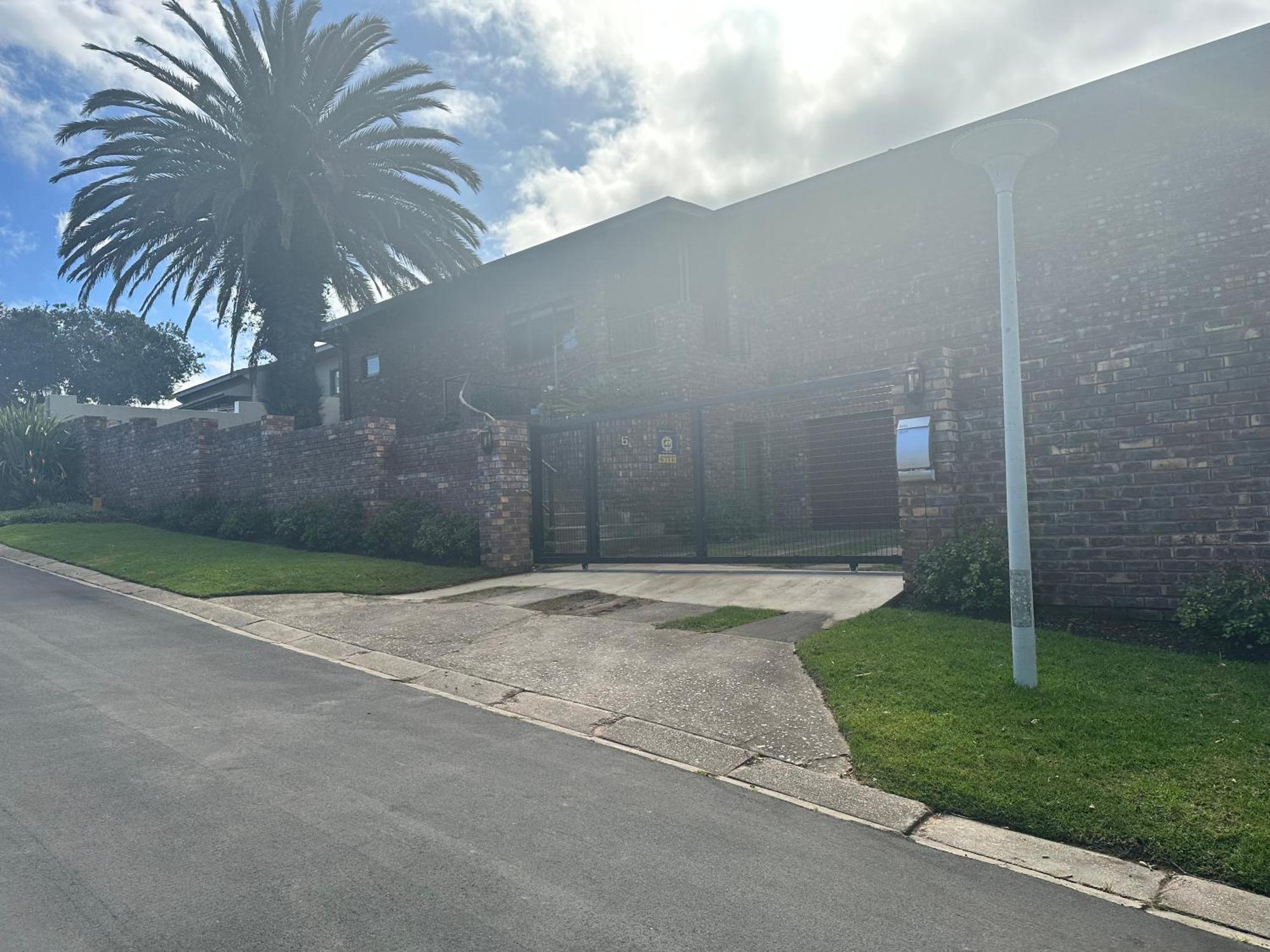 Gigi At The Palm Tree Hotel Plettenberg Bay Exterior photo
