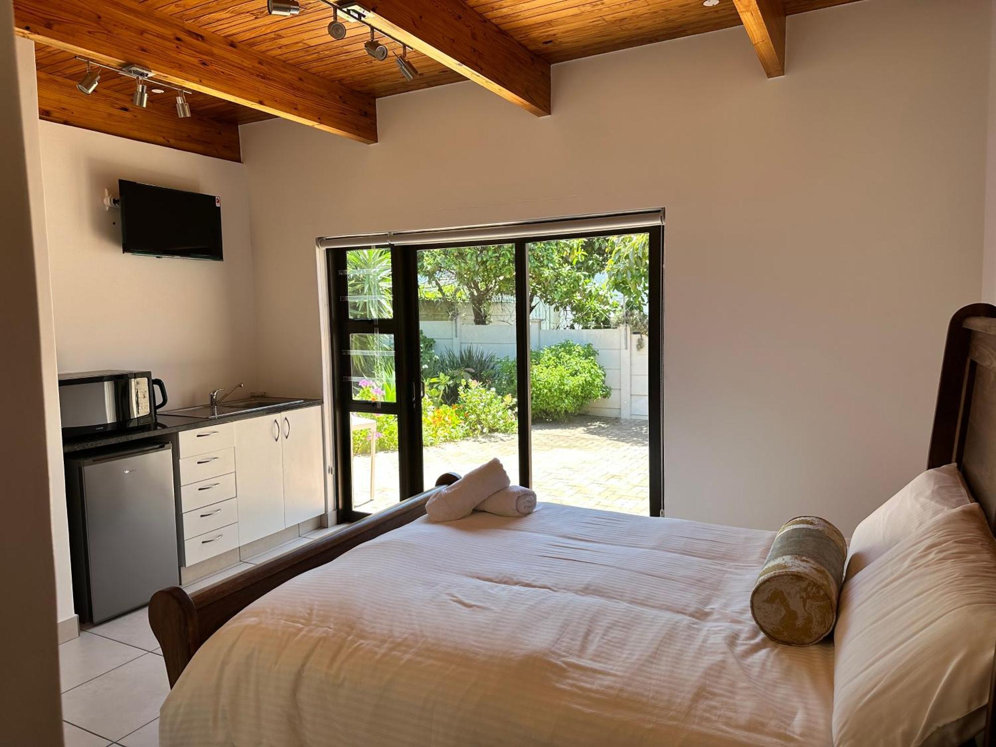 Gigi At The Palm Tree Hotel Plettenberg Bay Exterior photo